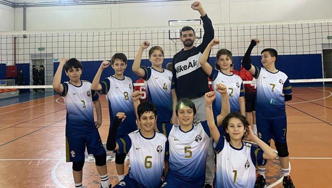 Mehmet Akif İnan Ortaokulu Öğrencilerimizin Voleybol Kategorisindeki Başarısı