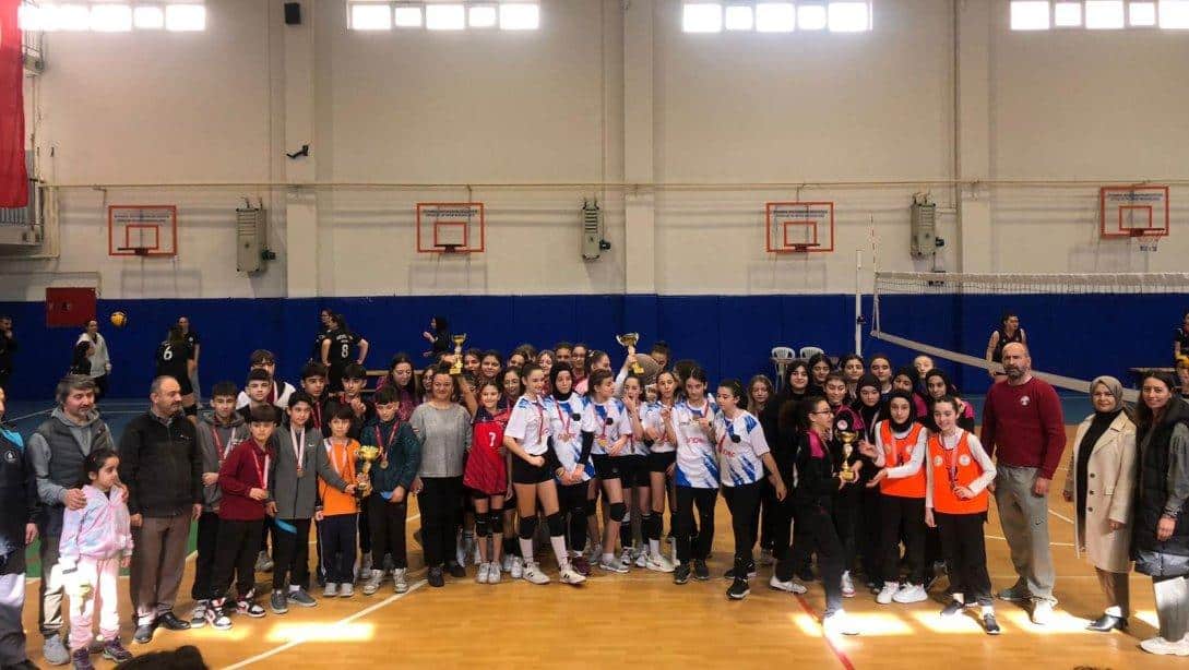 Türkiye Yüzyılı Petrol Ofisi Okul Spor Kulüpleri Ligi Voleybol Müsabakaları Sonlandı
