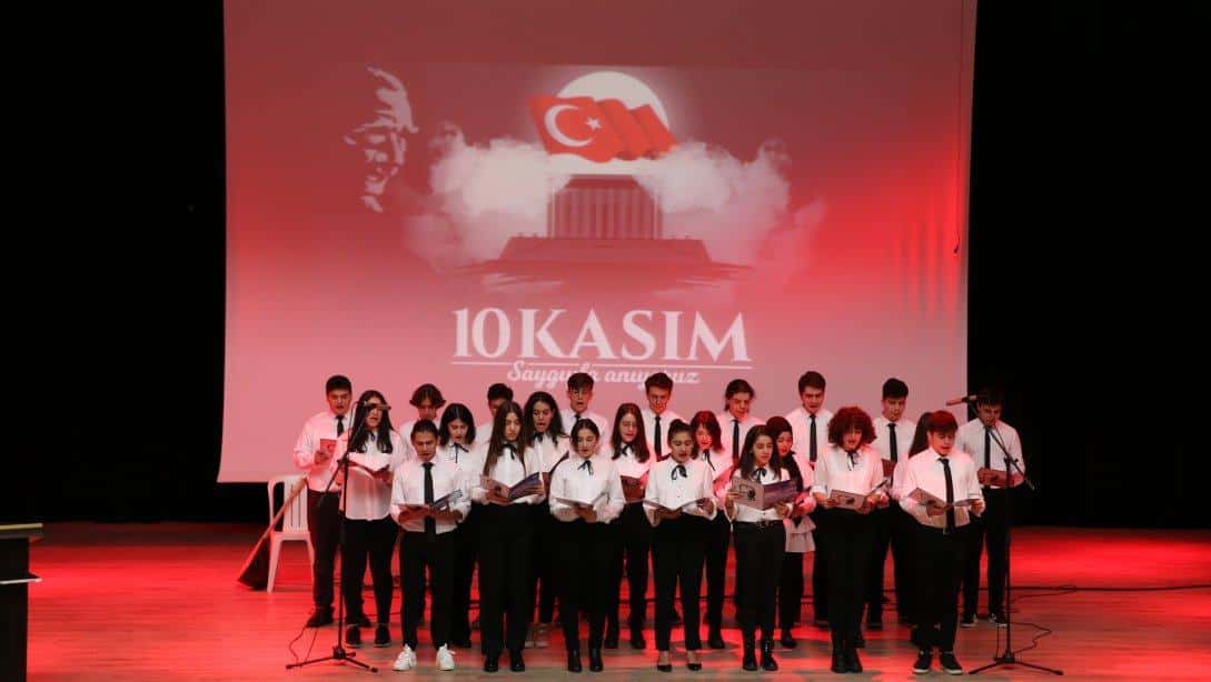 10 Kasım Atatürk'ü Anma Töreni Mehmet Akif Ersoy Kültür Merkezi'nde Gerçekleştirildi.