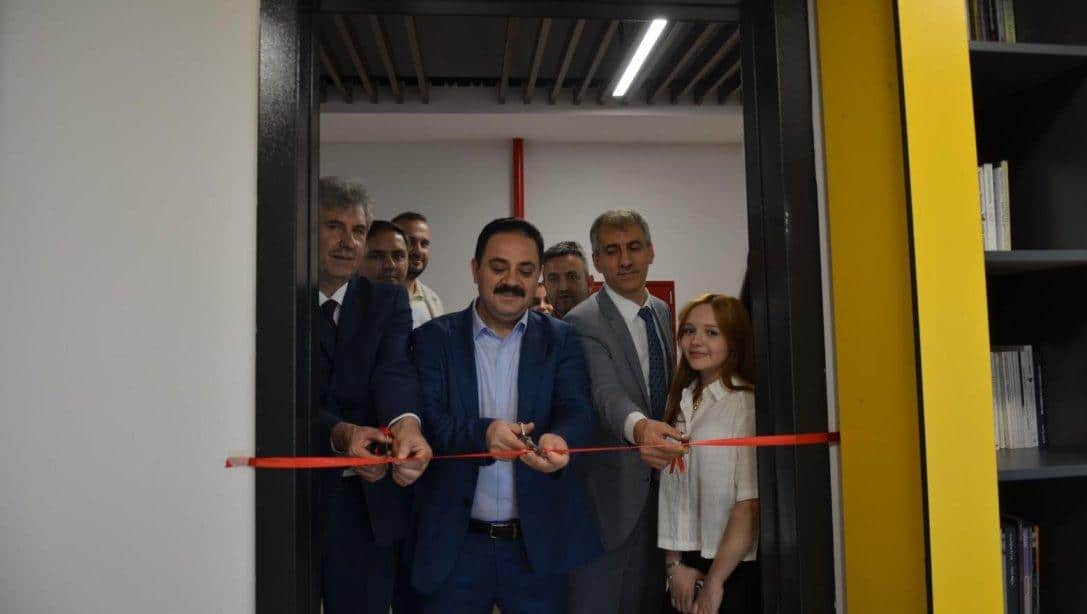 Bayrampaşa Anadolu Lisesi Kütüphane Açılışı Gerçekleştirildi