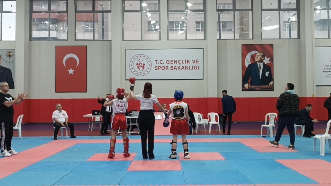 Terazidere Prof İbrahim ve Feti Pirlepeli Mesleki ve Teknik Anadolu Lisemizden Kick Boks Şampiyonluğu