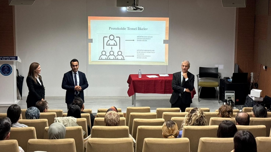 Aday Öğretmenlerimize Protokol Kuralları Kursu Verildi